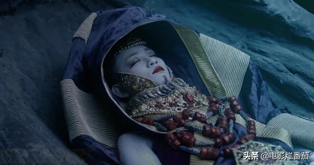 《鬼吹灯》改编的,主要讲述了胡八一,王凯旋与shirley杨再入草原千年