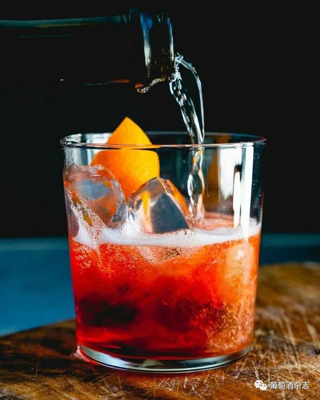 玛格丽特鸡尾酒，玛格丽特鸡尾酒的做法（夏天最热门的鸡尾酒居然是这10款）