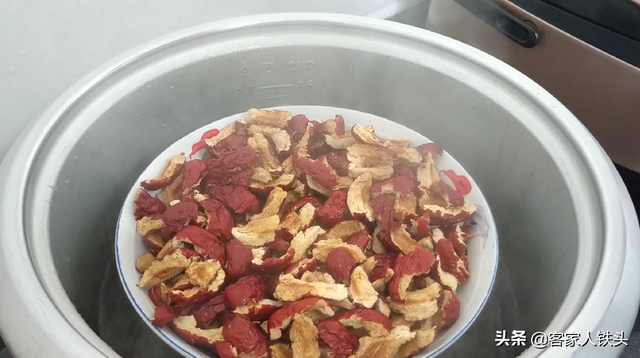 西米怎么煮，西米怎么煮不熟（西米最好吃的一个做法）