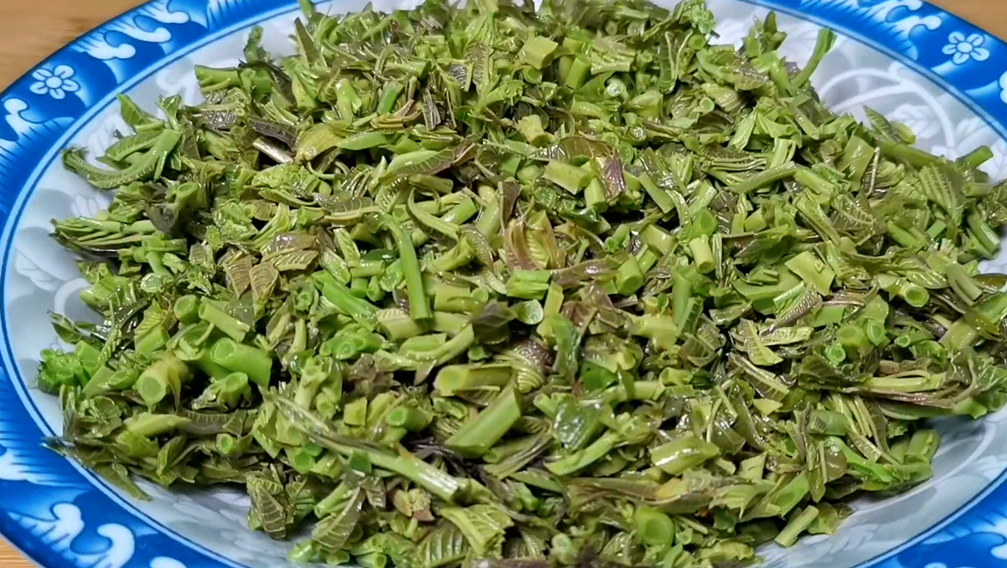 圖片[3]-【香椿炒雞蛋】做法步驟圖 大廚教你正確做法 鮮香美味又營養(yǎng)-起舞食譜網(wǎng)