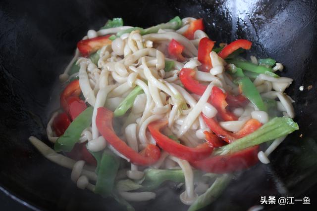 白玉菇不焯水有毒吗，白玉菇需要焯水吗（教你一招不出汤、口感滑嫩、味道香）