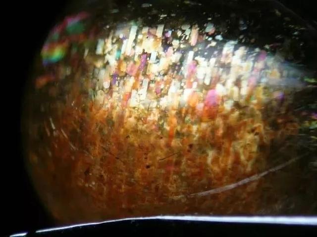 蓝砂石的功效与作用，蓝砂石的功效与作用适合哪些人佩戴（翡翠课堂：遇见宝石的天然之美）