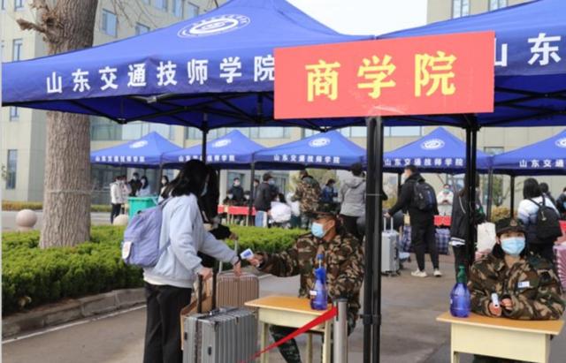 尿素袋子什么梗，尿素袋为什么叫尿素袋（化肥袋子装行李引起巨大争议）