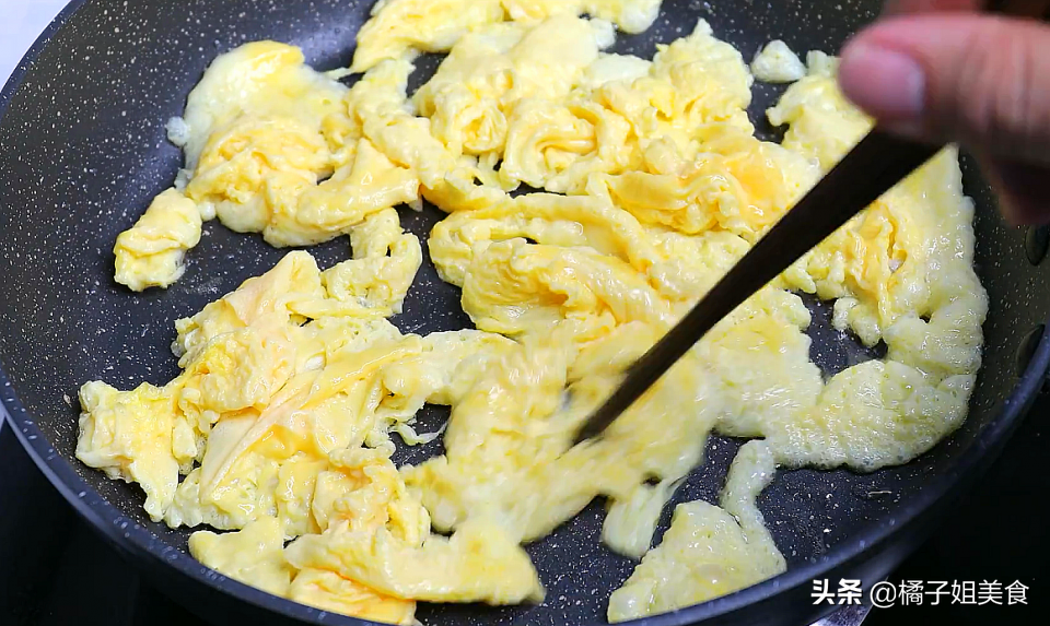 圖片[3]-【西紅柿海鮮菇炒雞蛋】做法步驟圖 開胃又下飯-起舞食譜網