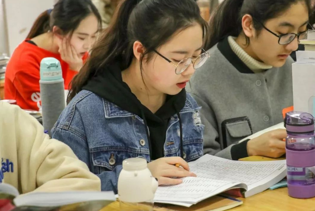 211大学全部排名，211被分为几个等级（2021年211高校世界排行榜）