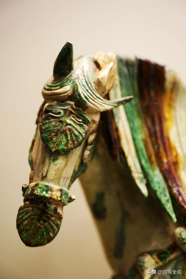 唐三彩是哪三彩，唐三彩有什么（西安、洛阳两地出土的唐三彩）