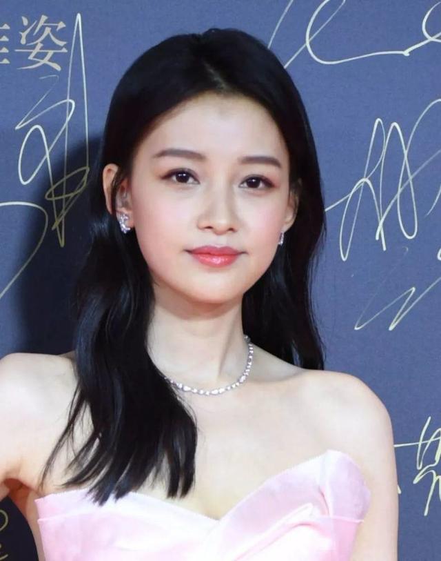 李沁和孙怡的对比照，李沁孙怡迷之撞脸（孙怡和李沁的长相区别到底在哪）