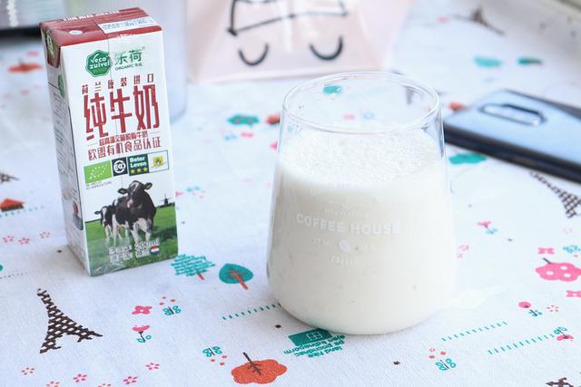 香蕉牛奶怎么做，香蕉牛奶在家轻松做