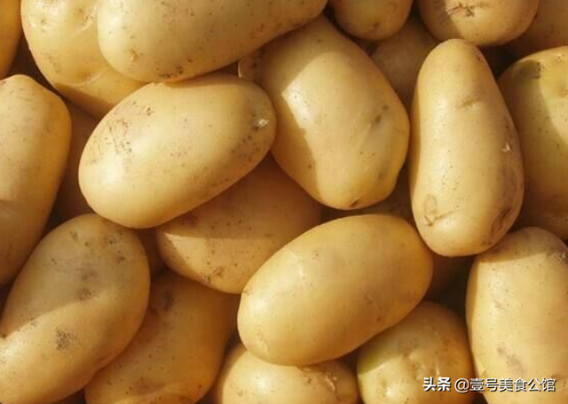 咸蛋黄炒土豆丝，正宗咸蛋黄土豆丝（土豆丝搭配咸蛋黄一起炒）