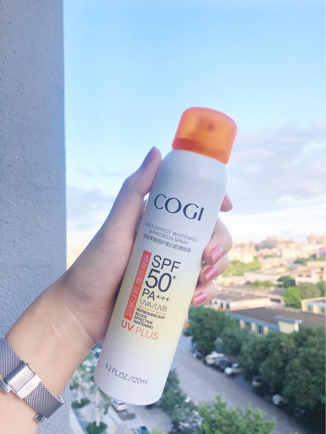 凡士林晶冻和凡士林唇膏的区别是什么，用凡士林晶冻做唇膏（逛超市时看到这些护肤好物）