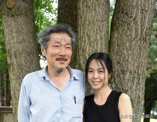 金敏喜老公，为何原配夫人在家泪流成河（和新欢手拉手走红毯）