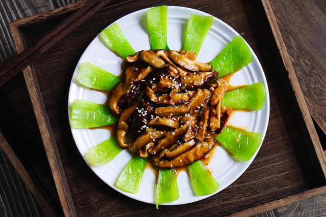 香菇需要焯水吗，新鲜的香菇需要焯水吗（香菇千万不能焯水）