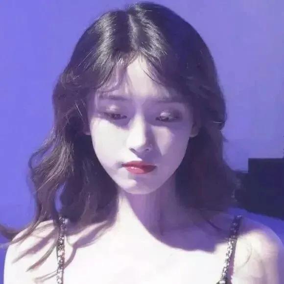 紫色系女生头像，紫色系女生头像动漫微信（我该用什么去纪念你在我的青春里闪耀过）