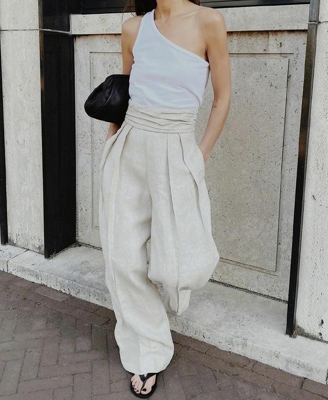 黑与白的服装碰撞，白加黑的衣服（黑与白的碰撞，你心动了吗）