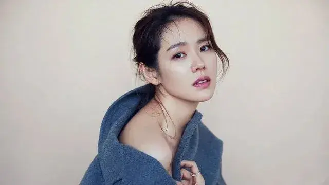 李采潭个人信息，请问这是什么电影（2021年韩国10大“最美女演员”）