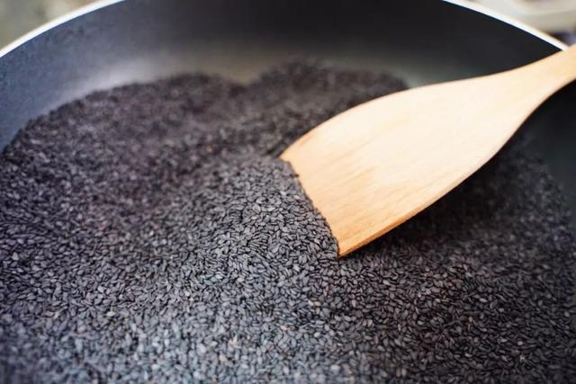 黑芝麻糊怎么冲，南方黑芝麻糊怎么冲不会结块（就是忘加这种米）