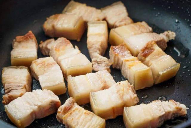糖稀炸红烧肉怎么炸，糖稀炸红烧肉怎么炸好（这方法大厨一般不说）