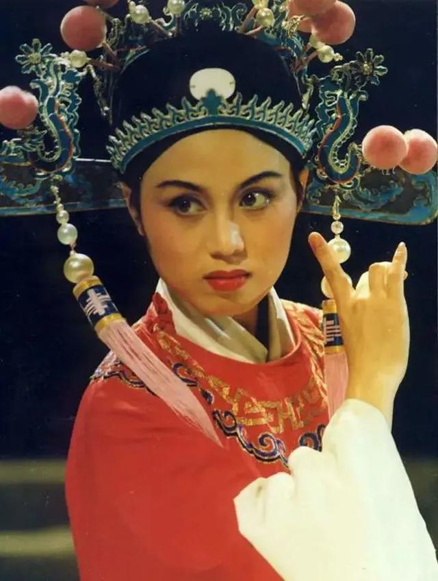 黄梅戏五朵金花,黄梅戏五朵金花是哪五个(42岁嫁小15岁老公) 黄梅戏五朵金花,黄梅戏五朵金花是哪五个(42岁嫁小15岁老公)