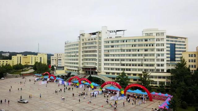 辽东学院宿舍条件怎么样，辽东学院宿舍几人间（辽宁省普通高等院校）