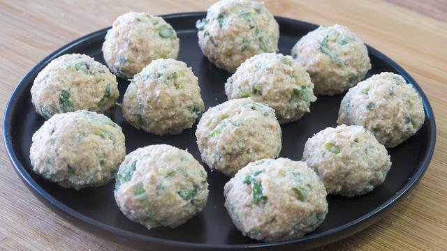 年夜饭怎么做炸货，过年吃的炸货（8道过年必备炸货）