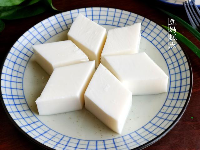 红豆椰汁糕怎么做，椰浆红豆糕最简单做法（常吃皮肤白净不长斑）