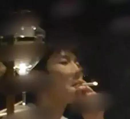 王源抽烟吗 王源会不会抽烟，王源抽烟吗（年少成名，却因吸烟人设崩塌）
