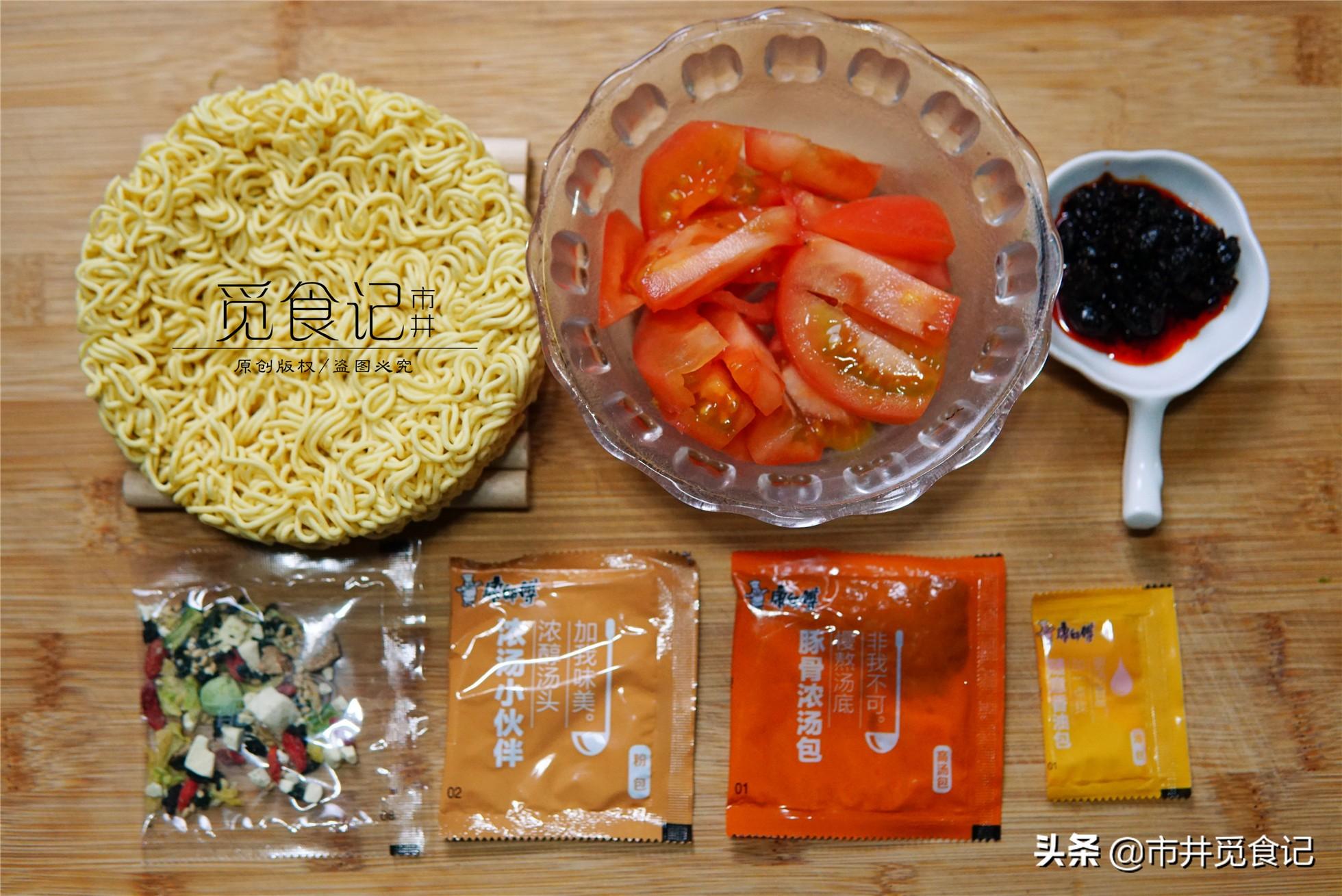 张云雷都咽口水的方便面,这勺调料加的真独特,辫哥哥做法不一般