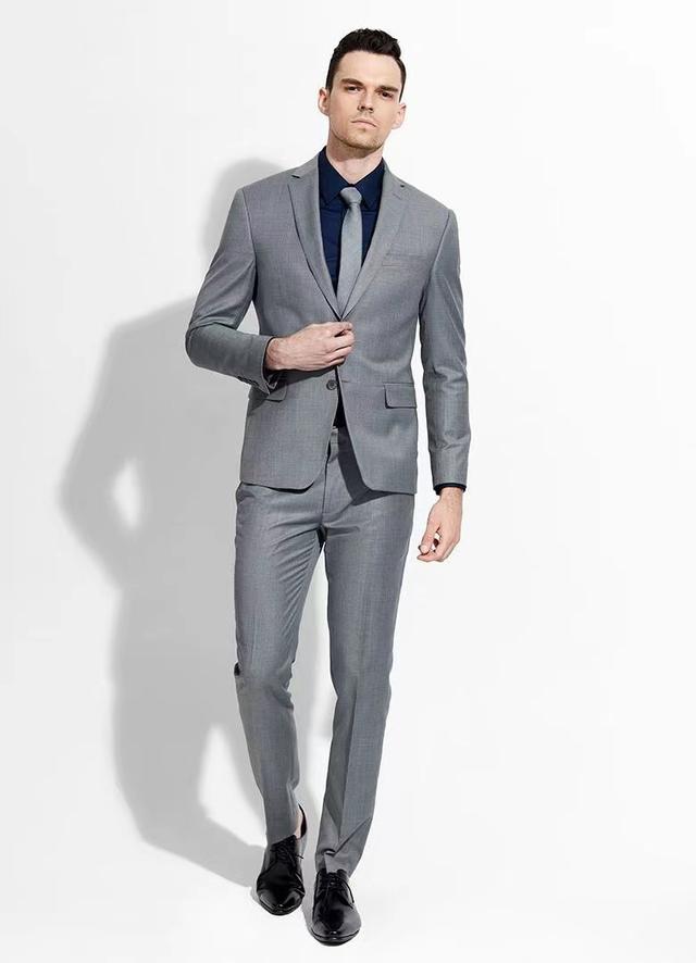 平驳领和戗驳领的区别，平驳领和戗驳领的区别是什么（男士职场神器的西装）