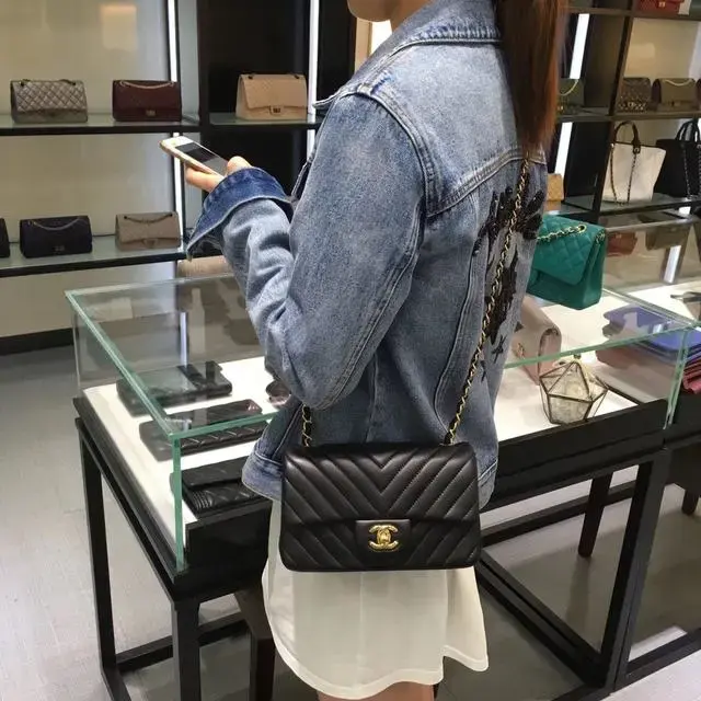 香奈儿香水条形码查询官网，如何辨别香奈儿香水真假（2.55、19、7、180、3、5、00）