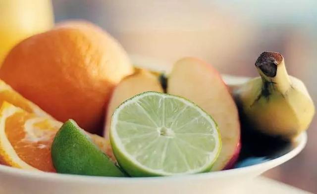 橘子皮的功效与作用及食用方法有哪些，橘子皮酵素的功效与作用（还控压、降血脂）