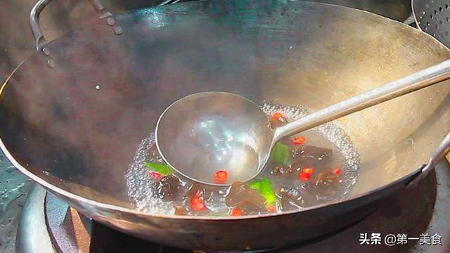 山药怎么炒才好吃，如何做野生山药炒肉才好吃（厨师长有技巧，山药清脆不发黑）
