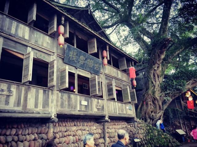 柳江古镇的特色，柳江古镇的特色美食（一个集美貌与美食于一身的古镇）