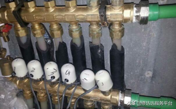 地暖分水器开关示意图，地暖分水器开关示意图旁通阀（水地暖的安装流程）