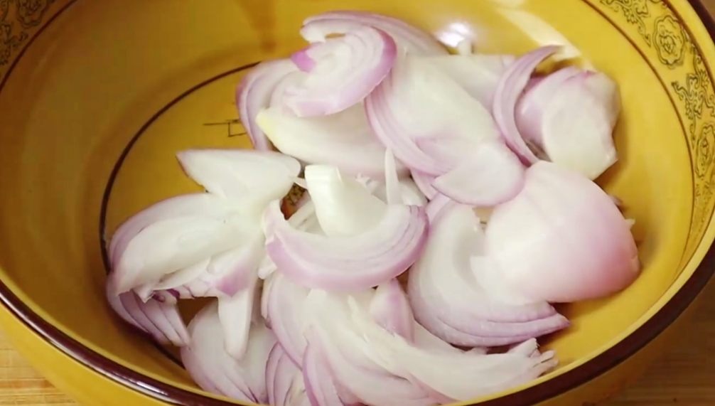 图片[3]-【洋葱焖面条】做法步骤图 出锅比吃红烧肉还解馋 真好吃-起舞食谱网