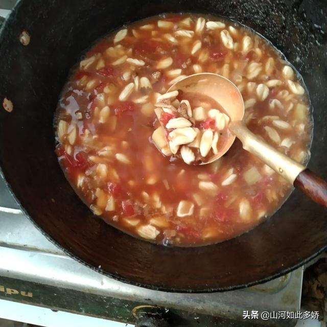 猪肉土豆面哨子的做法，猪肉哨子面的家常做法（荞面圪团儿配猪肉臊子）