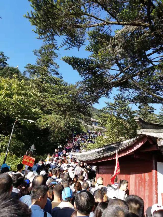 峨眉山金顶攻略，乐山峨眉山四天旅游攻略（半天时间峨眉山上金顶攻略）