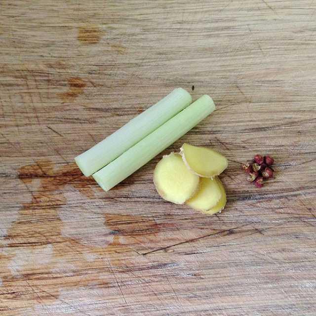 悲伤玉米排骨汤，悲伤的玉米排骨汤（简简单单做一顿排骨汤吧网名）