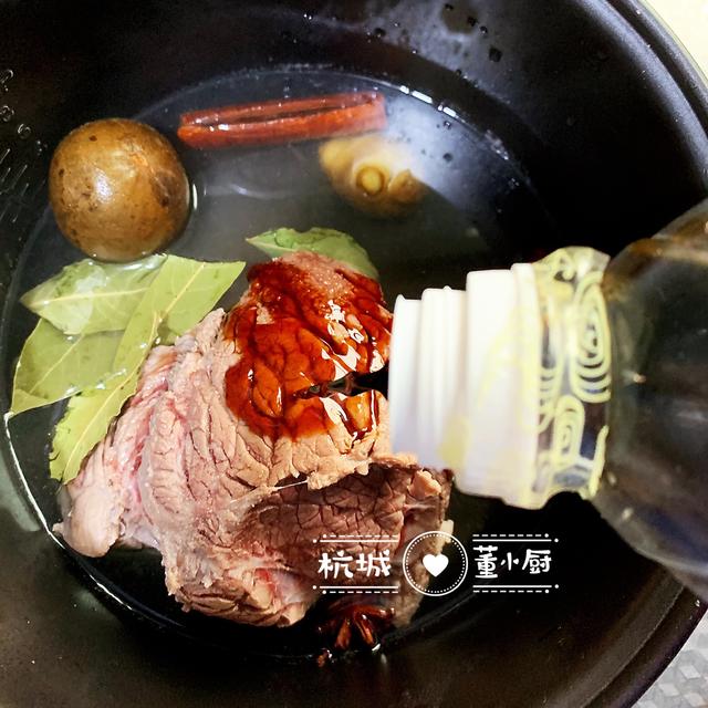 牛胸肉怎么做好吃，夏天来一份牛胸肉凉拌黑木耳