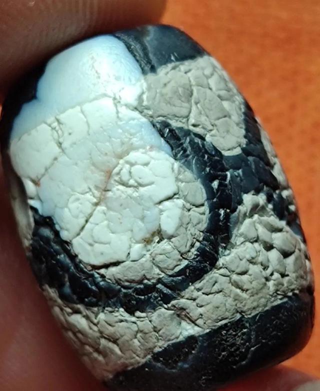 橘皮纹怎么形成的，橘皮组织和生长纹（老玩家教你一眼辨别作假老珠）