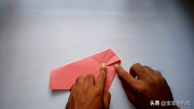 手工飞机怎么做，手工飞机的制作方法（用普通纸做折纸飞机玩具）