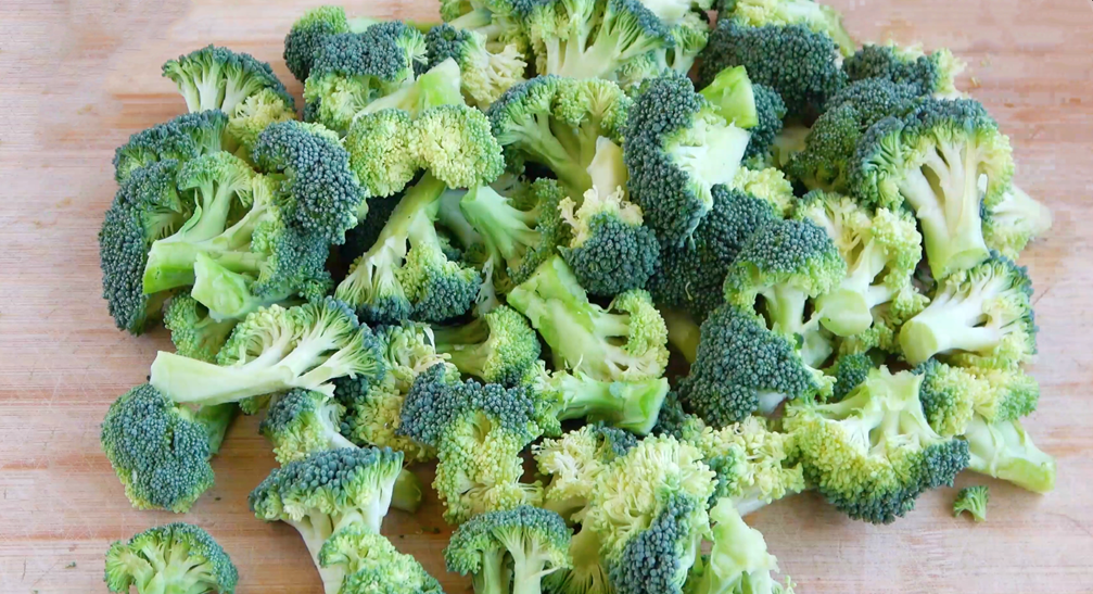 圖片[2]-【西蘭花炒雞蛋】做法步驟圖 教你新做法 脆嫩入味-起舞食譜網