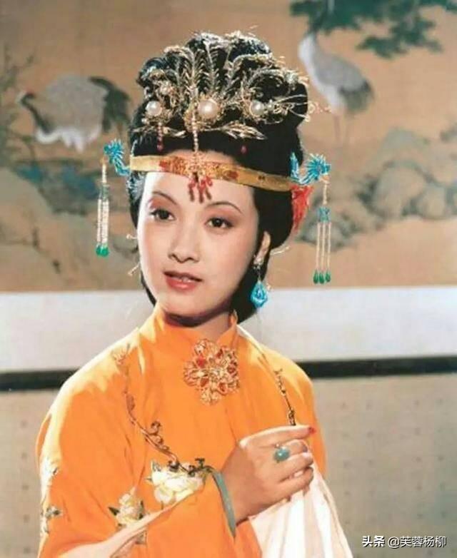 新红楼梦蒋梦婕，蒋梦婕在《新红楼梦》里的这段也太搞笑了吧！（没有对比就没有伤害）