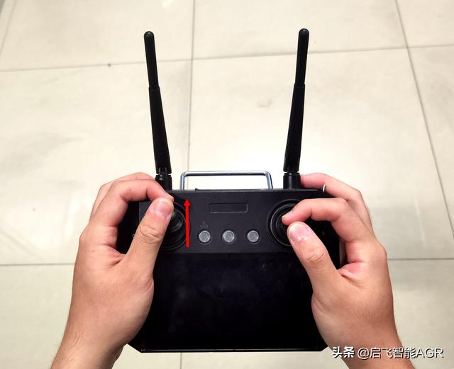 无人机怎么起飞，无人机起飞操作入门教程（如何正确起飞与降落无人机）