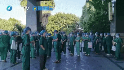 在一起电视剧演员表，我要和你在一起电视剧演员表（张嘉译、海清、蒋欣、靳东、雷佳音等众星演绎《在一起》）