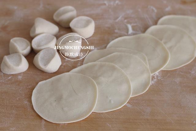 胡萝卜饺子馅怎么做好吃，胡萝卜馅饺子怎么做（胡萝卜没有生味儿）