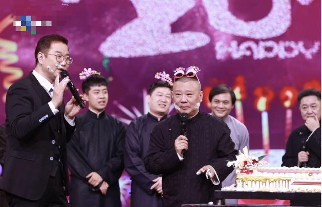 德云社郭德纲的徒弟们流泪，郭德纲49岁生日众徒弟晒照