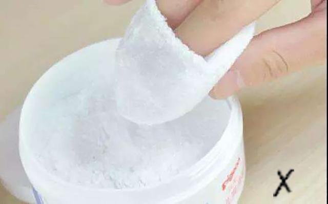 爽身粉有什么用，爽身粉还有什么用（宝妈们才能用对它）
