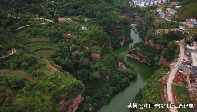 一个修建在“井底”的村子，平顺井底村图片（山西四面环山藏在井底的古村）
