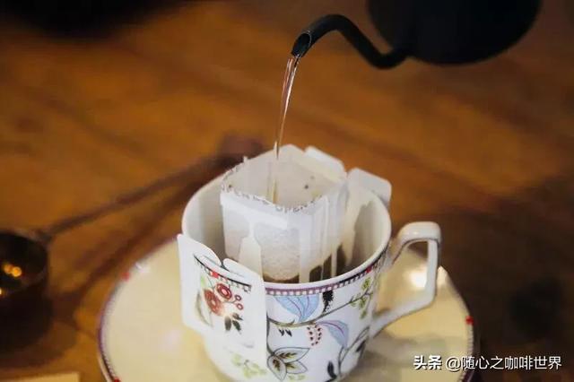 挂耳咖啡怎么冲，挂耳咖啡如何冲泡好喝（挂耳咖啡的正确冲泡方式）