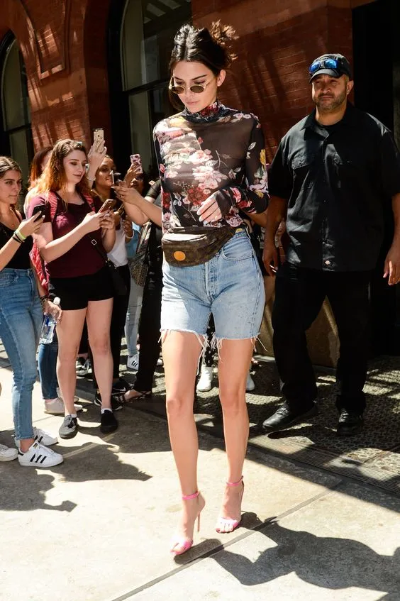 腿粗穿什么短裤，腿粗应该穿什么样的短裤（显瘦竟靠一条“大短裤”）